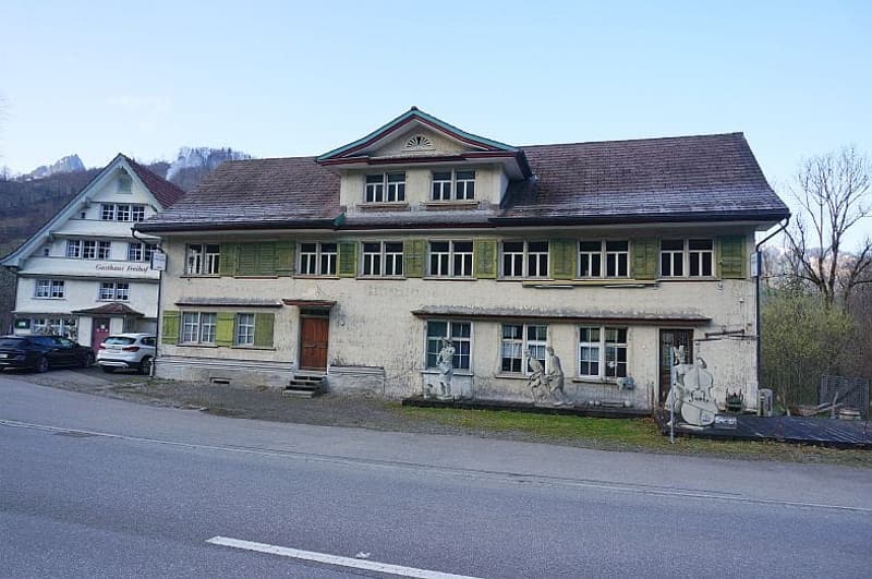Ensemble mit Gasthaus, 2 Wohnungen & Scheune in Nesslau - kaufen (3)