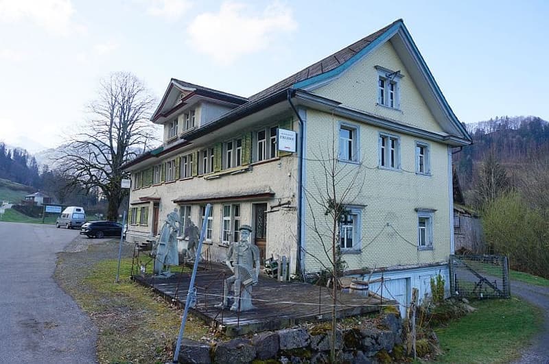 Ensemble mit Gasthaus, 2 Wohnungen & Scheune in Nesslau - kaufen (2)
