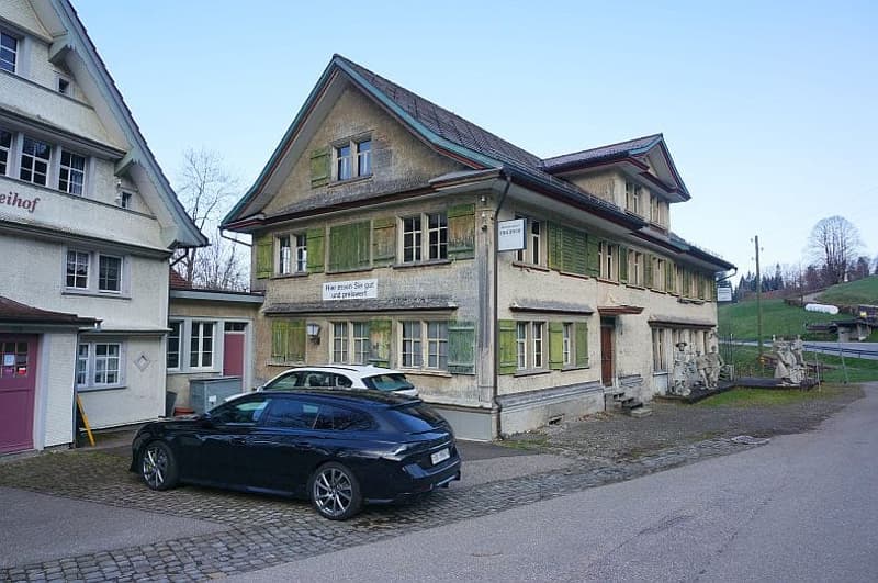 Ensemble mit Gasthaus, 2 Wohnungen & Scheune in Nesslau - kaufen (4)