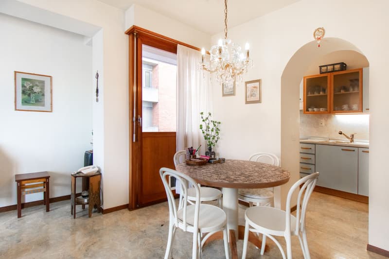 Appartamento 2.5 locali con balcone vista lago (7)