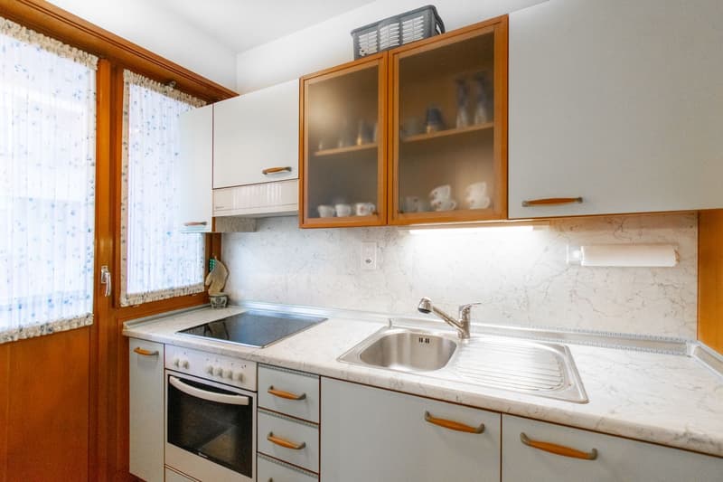 Appartamento 2.5 locali con balcone vista lago (9)