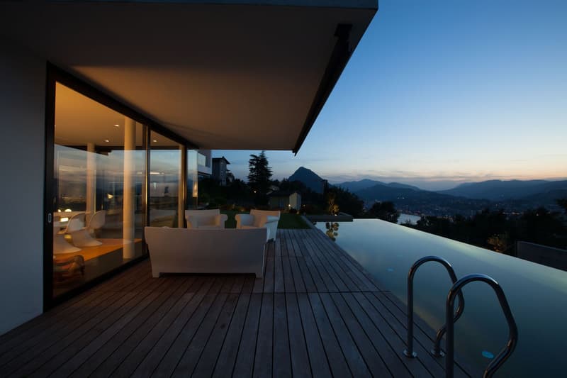 LUSSUOSA VILLA CON STUPENDA VISTA LAGO E INFINITY POOL (6)