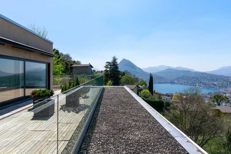 LUSSUOSA VILLA CON STUPENDA VISTA LAGO E INFINITY POOL (2)