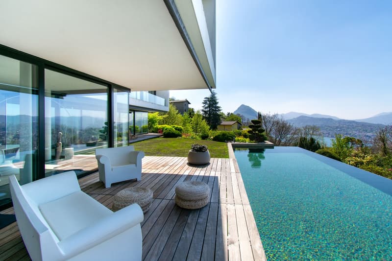 LUSSUOSA VILLA CON STUPENDA VISTA LAGO E INFINITY POOL (18)