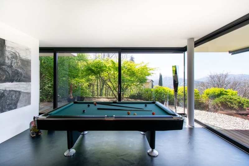 LUSSUOSA VILLA CON STUPENDA VISTA LAGO E INFINITY POOL (9)