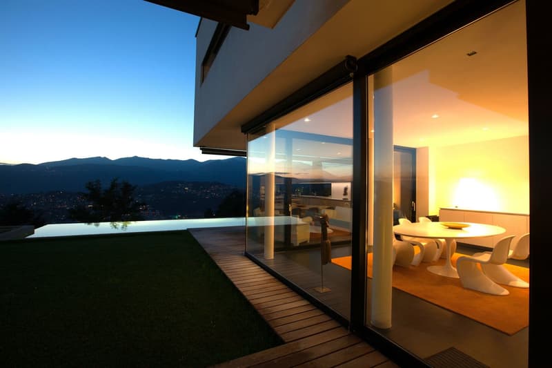 LUSSUOSA VILLA CON STUPENDA VISTA LAGO E INFINITY POOL (3)