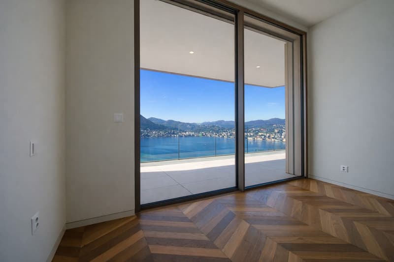 LUXURY PENTHOUSE WITH AMAZING LAKE VIEW (5)