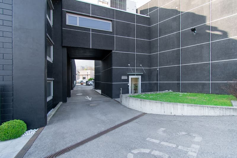LUMINOSO OPEN SPACE IN POSIZIONE STRATEGICA (11)