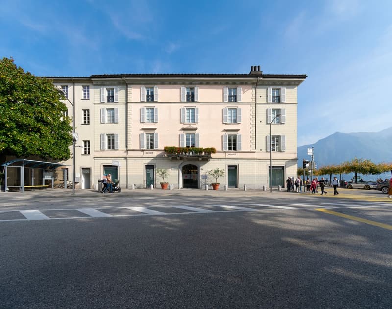 PRESTIGIOSI UFFICI CON VISTA LAGO IN EDIFICIO STORICO (11)