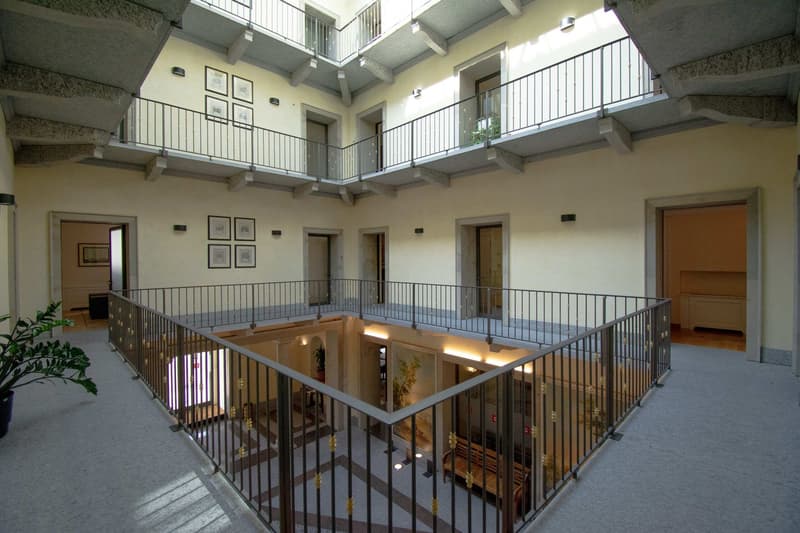 PRESTIGIOSI UFFICI CON VISTA LAGO IN EDIFICIO STORICO (8)