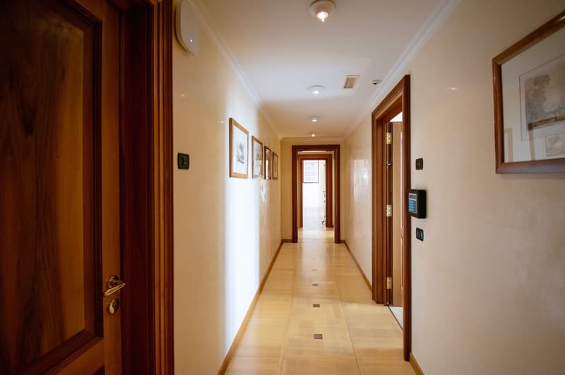 PRESTIGIOSI UFFICI CON VISTA LAGO IN EDIFICIO STORICO (7)