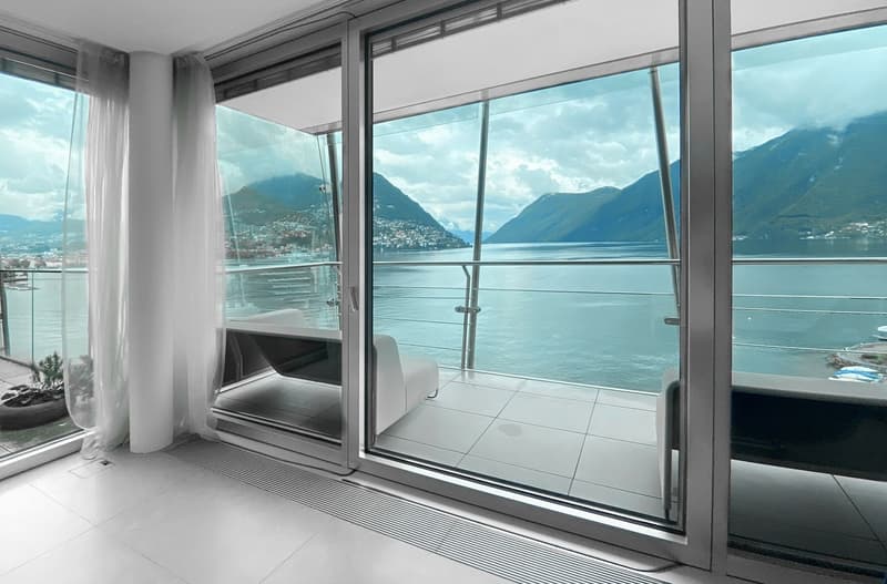 LUXURY APARTMENT WITH BREATHTAKING LAKE VIEW (2)