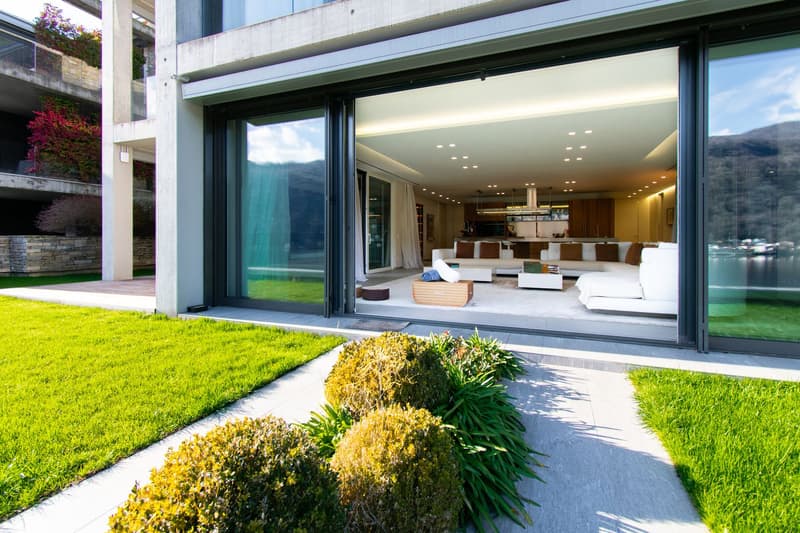ESCLUSIVO APPARTAMENTO DI LUSSO CON JACUZZI E MERAVIGLIOSA VISTA LAGO (15)