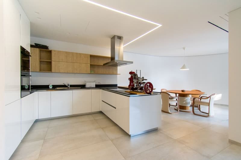 ESCLUSIVO APPARTAMENTO DI LUSSO CON JACUZZI E MERAVIGLIOSA VISTA LAGO (22)