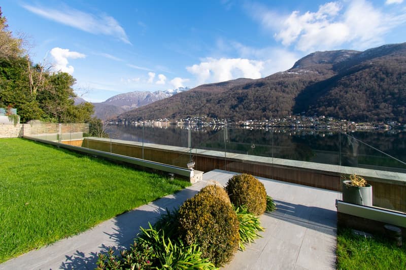 ESCLUSIVO APPARTAMENTO DI LUSSO CON JACUZZI E MERAVIGLIOSA VISTA LAGO (14)