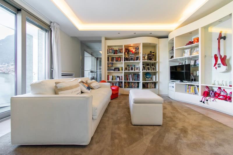 EXCLUSIVE VILLA AVEC PISCINE ET VUE SPECTACULAIRE SUR LE LAC (7)