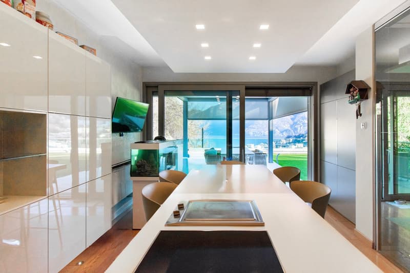 EXCLUSIVE VILLA AVEC PISCINE ET VUE SPECTACULAIRE SUR LE LAC (5)