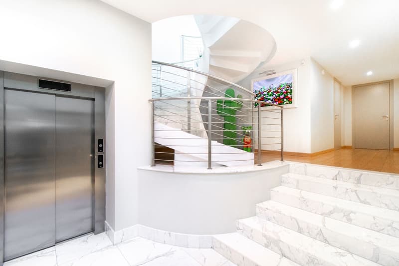 EXCLUSIVE VILLA AVEC PISCINE ET VUE SPECTACULAIRE SUR LE LAC (16)
