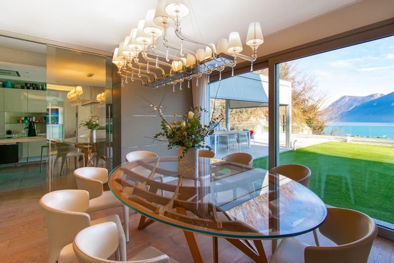 EXCLUSIVE VILLA AVEC PISCINE ET VUE SPECTACULAIRE SUR LE LAC (2)