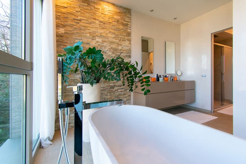 EXCLUSIVE VILLA AVEC PISCINE ET VUE SPECTACULAIRE SUR LE LAC (15)