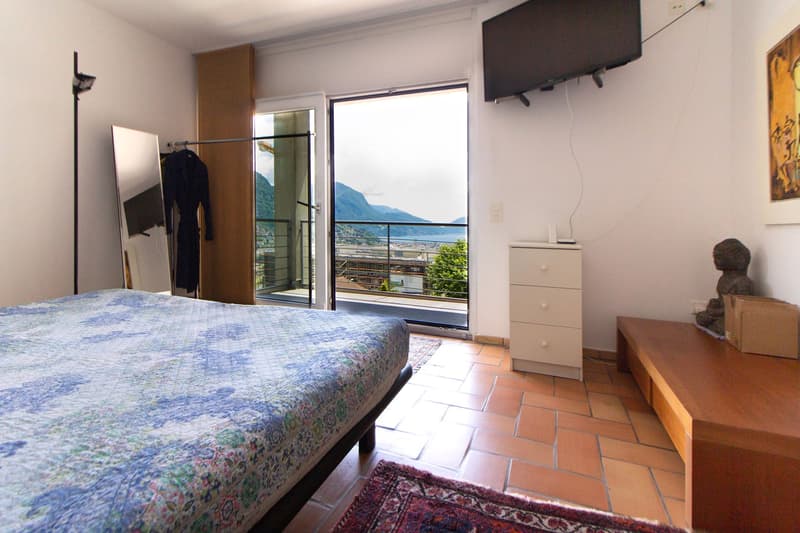 AMPIA E LUMINOSA CASA UNIFAMILIARE CON VISTA LAGO (12)