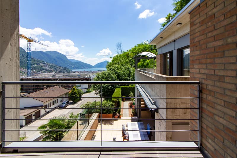 AMPIA E LUMINOSA CASA UNIFAMILIARE CON VISTA LAGO (13)