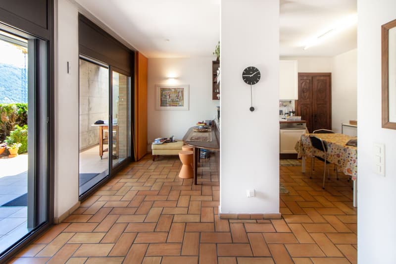 AMPIA E LUMINOSA CASA UNIFAMILIARE CON VISTA LAGO (7)