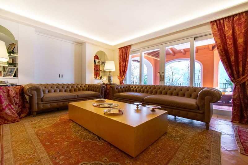 LUSSUOSA VILLA CON PISCINA E STUPENDA VISTA LAGO (4)