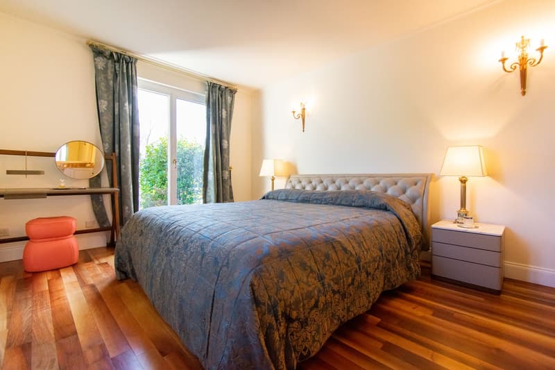 LUSSUOSA VILLA CON PISCINA E STUPENDA VISTA LAGO (6)