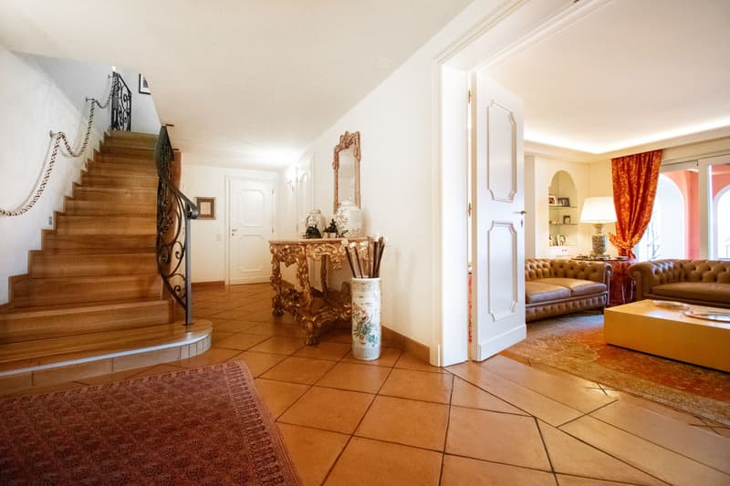 LUSSUOSA VILLA CON PISCINA E STUPENDA VISTA LAGO (5)