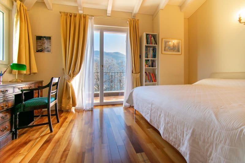 LUSSUOSA VILLA CON PISCINA E STUPENDA VISTA LAGO (8)