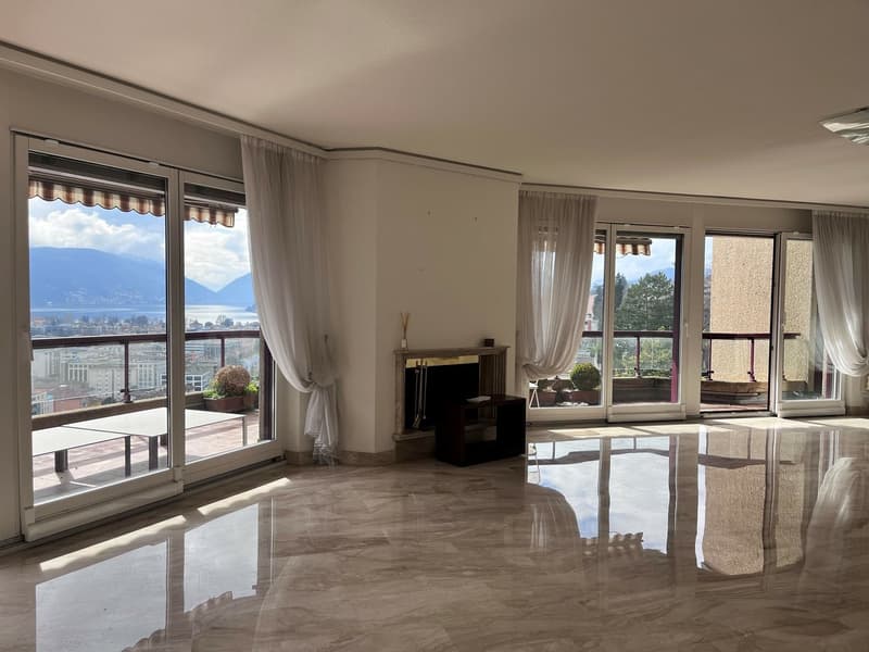 ATTICO CON TERRAZZA E VISTA LAGO (4)