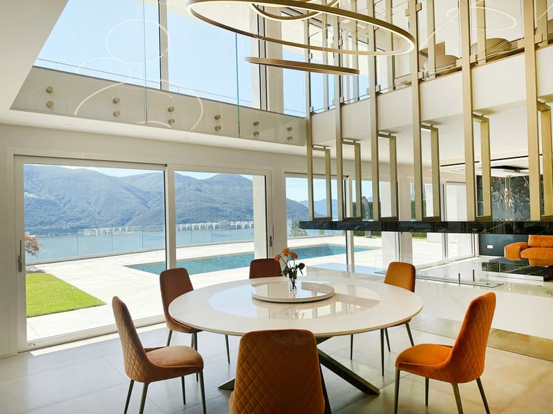 VILLA EXTRALUSSO CON IMPERDIBILE VISTA SULLE ISOLE DI BRISSAGO (1)