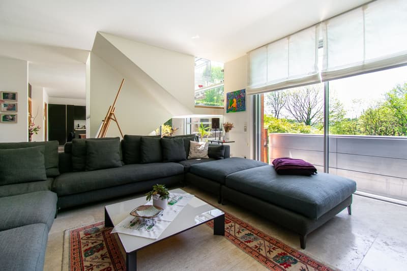 VILLA UNIFAMILIARE IMMERSA NEL VERDE CON PISCINA E AMPIO GIARDINO (5)