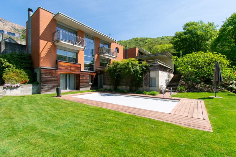 VILLA UNIFAMILIARE IMMERSA NEL VERDE CON PISCINA E AMPIO GIARDINO (13)