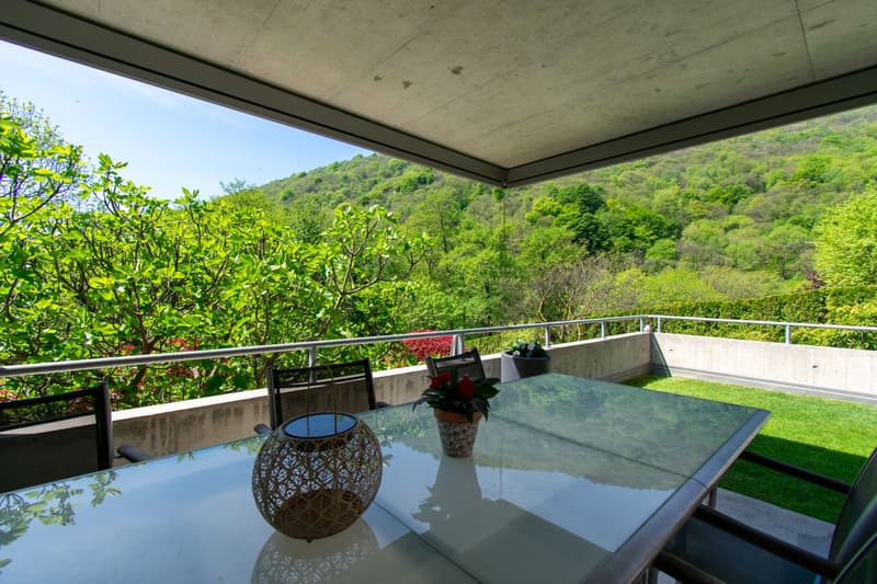 VILLA UNIFAMILIARE IMMERSA NEL VERDE CON PISCINA E AMPIO GIARDINO (11)