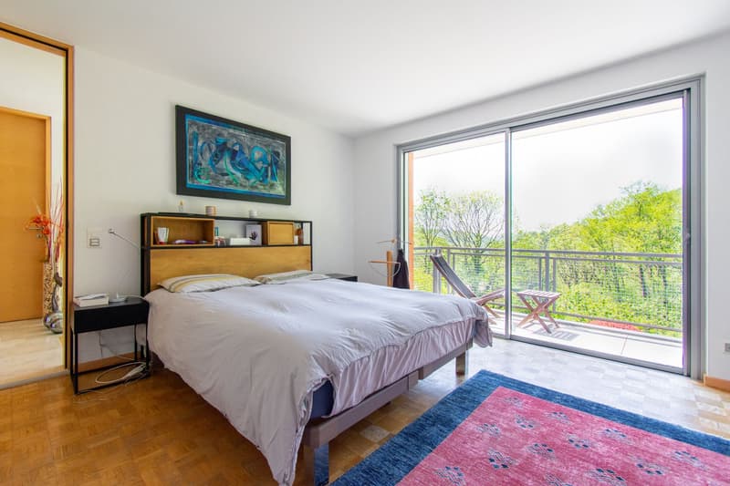 VILLA UNIFAMILIARE IMMERSA NEL VERDE CON PISCINA E AMPIO GIARDINO (6)