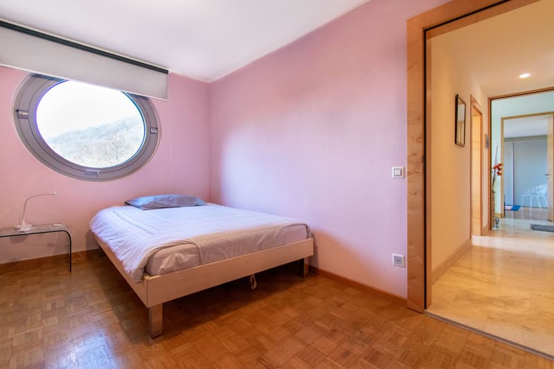 VILLA UNIFAMILIARE IMMERSA NEL VERDE CON PISCINA E AMPIO GIARDINO (7)