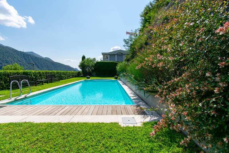 ESCLUSIVO DUPLEX CON SPETTACOLARE VISTA LAGO E GIARDINO (18)