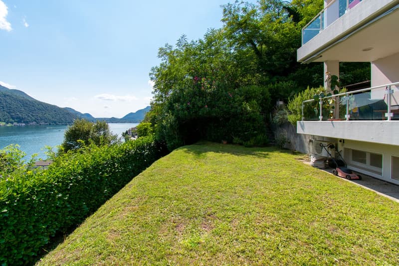 ESCLUSIVO DUPLEX CON SPETTACOLARE VISTA LAGO E GIARDINO (15)