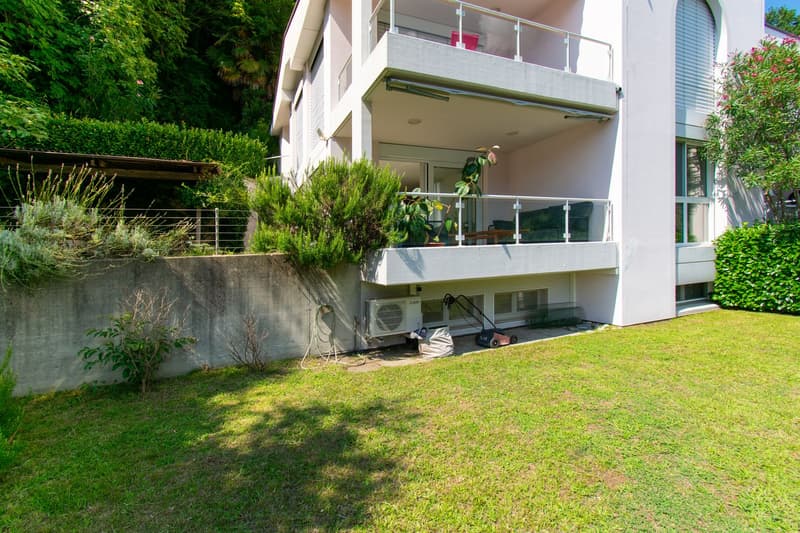 ESCLUSIVO DUPLEX CON SPETTACOLARE VISTA LAGO E GIARDINO (17)