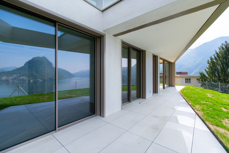 LUSSUOSO APPARTAMENTO CON GIARDINO PANORAMICO E VISTA LAGO (8)