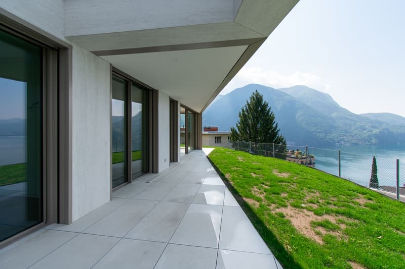 LUSSUOSO APPARTAMENTO CON GIARDINO PANORAMICO E VISTA LAGO (7)