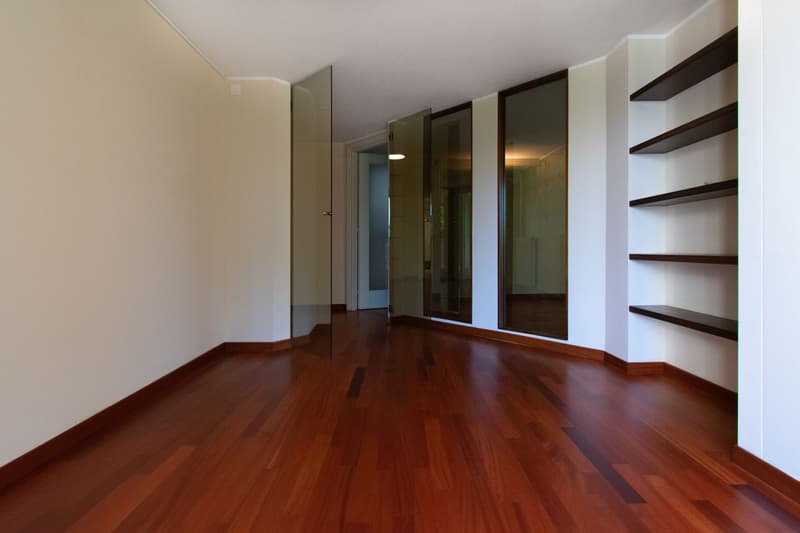 RAFFINATO APPARTAMENTO 4.5 CON GIARDINO IMMERSO NEL VERDE (5)