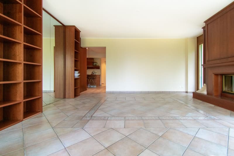 RAFFINATO APPARTAMENTO 4.5 CON GIARDINO IMMERSO NEL VERDE (6)