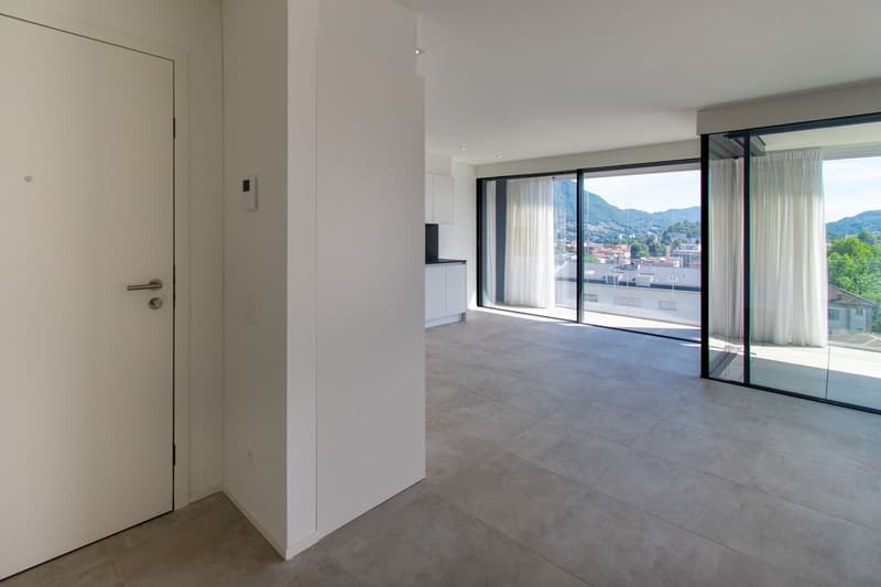 ELEGANTE APPARTAMENTO CON TERRAZZA E BELLISSIMA VISTA APERTA (2)