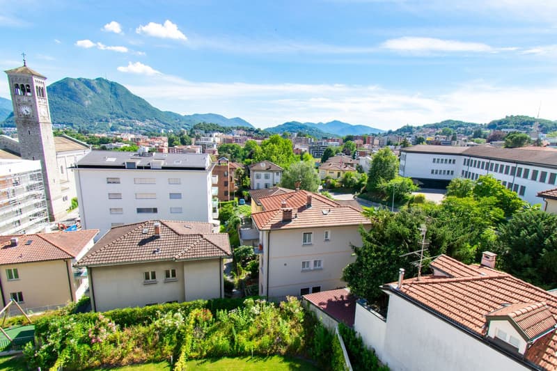 ELEGANTE APPARTAMENTO CON TERRAZZA E BELLISSIMA VISTA APERTA (14)