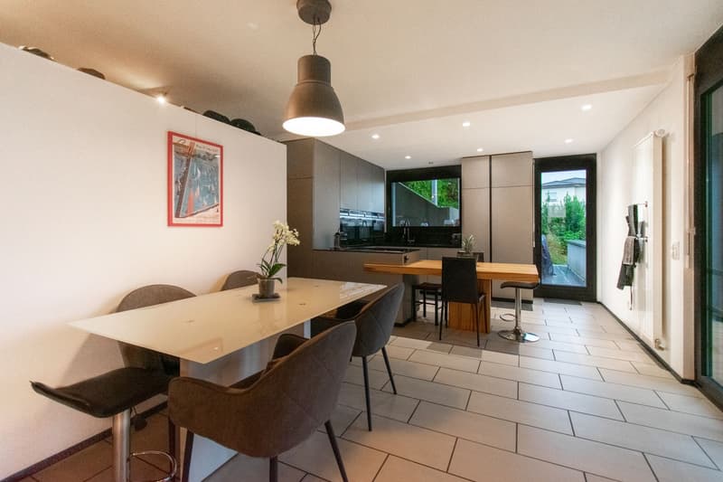 CASA MODERNA SU DUE PIANI CON GIARDINO E TERRAZZA (6)