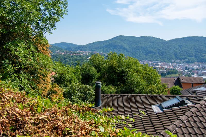 ELEGANTE VILLA UNIFAMILIARE CON AMPIO GIARDINO E TERRAZZE PANORAMICHE (11)