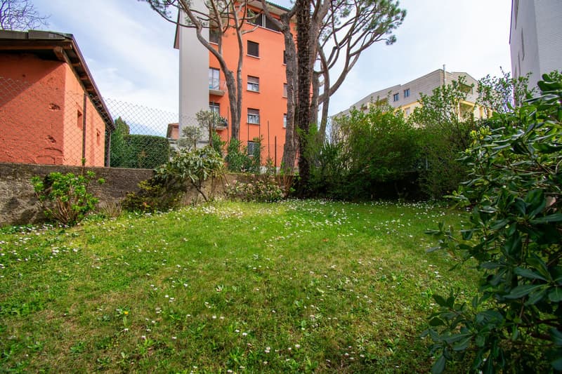 COMODO MONOLOCALE CON BALCONE E GIARDINO (9)